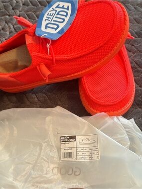 NWT firey coral HeyDude size 8